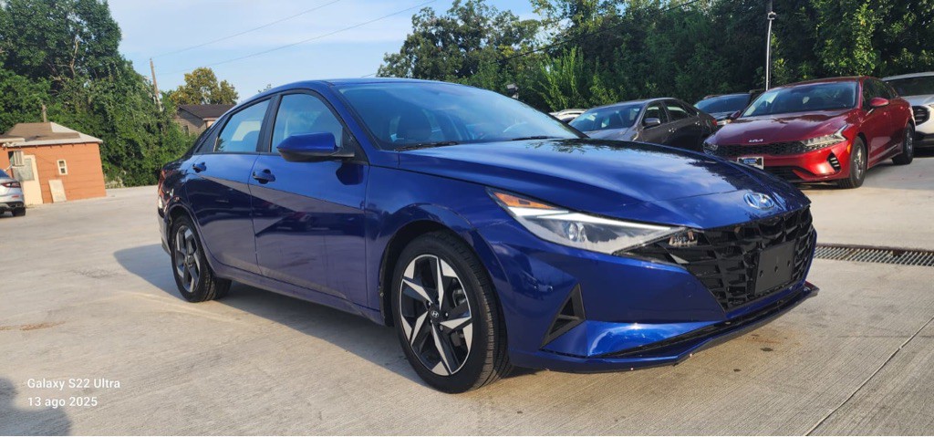 2023 Hyundai Elantra Image 3