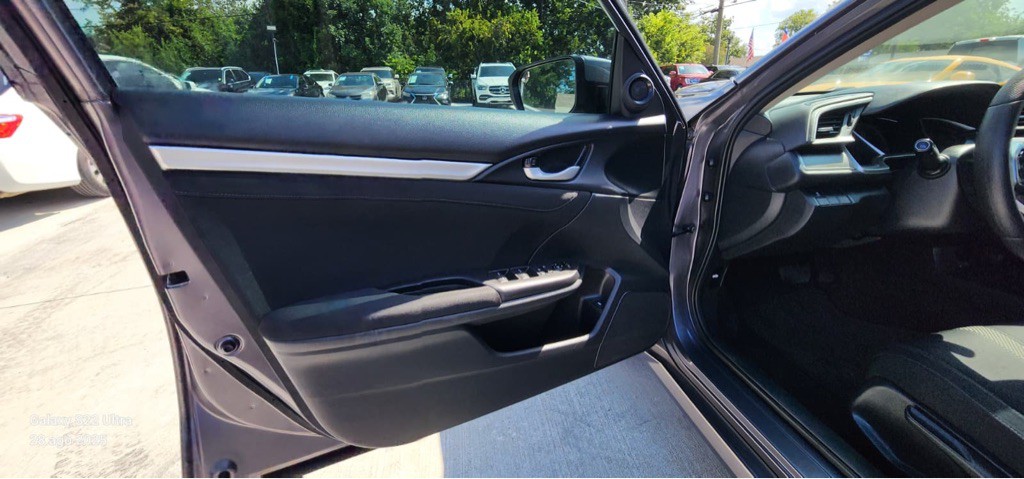 2018 Honda Civic Image 19