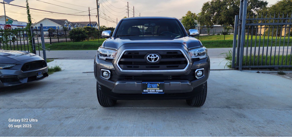 2017 Toyota Tacoma Image 2