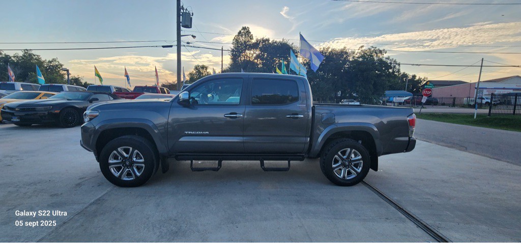 2017 Toyota Tacoma Image 5