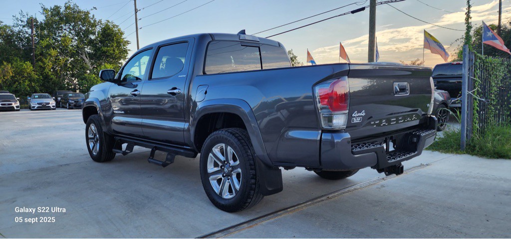 2017 Toyota Tacoma Image 6