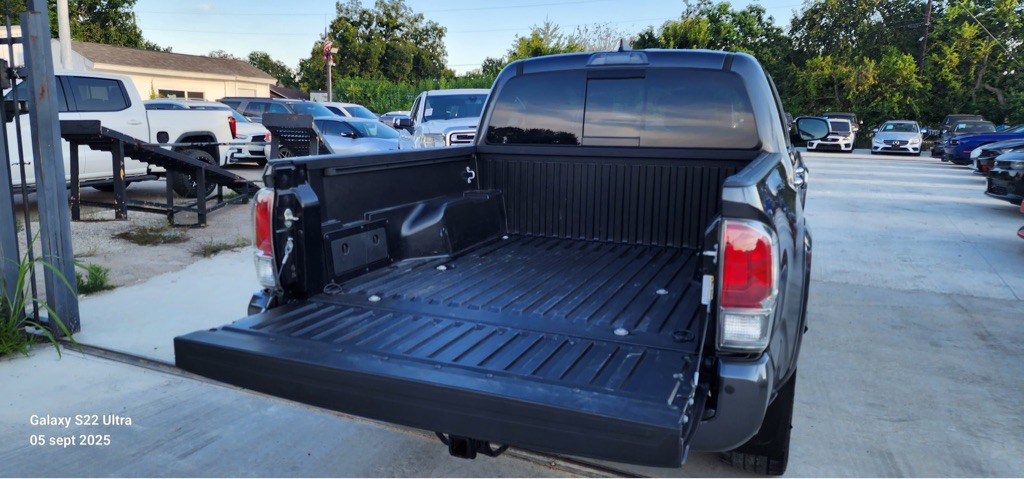 2017 Toyota Tacoma Image 7