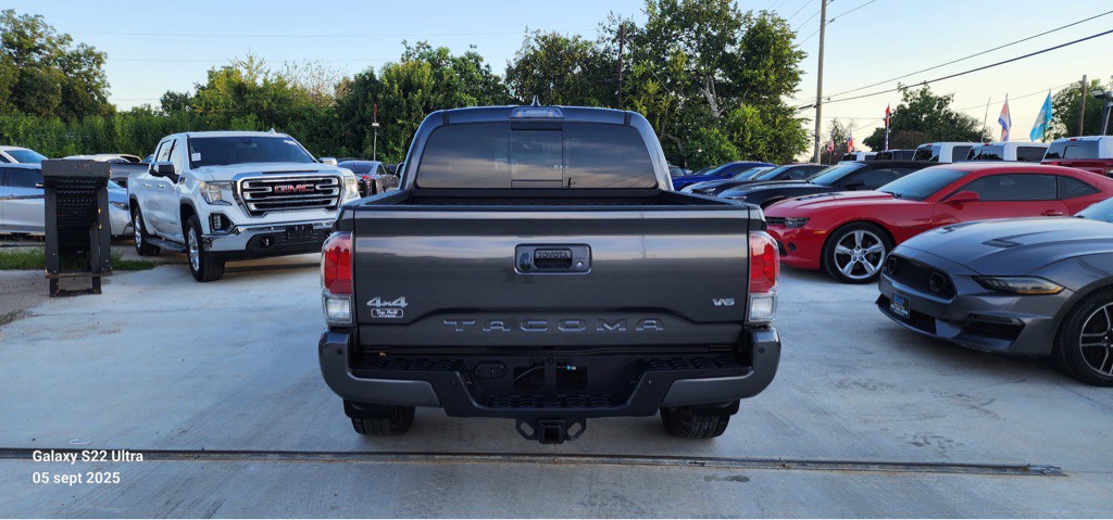 2017 Toyota Tacoma Image 8