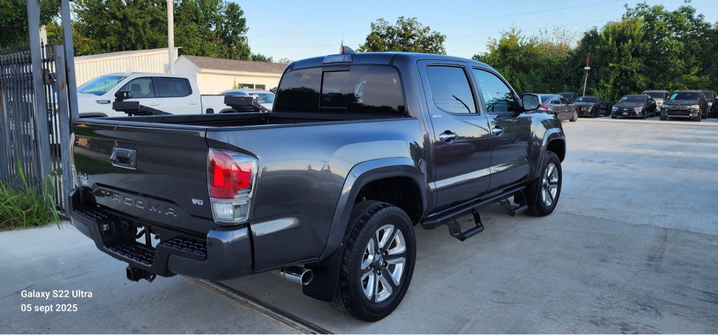 2017 Toyota Tacoma Image 9
