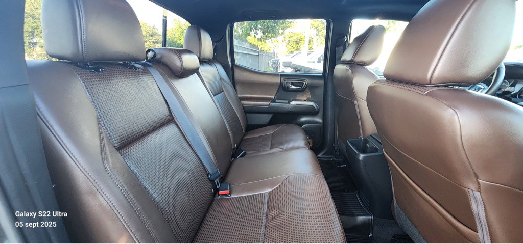 2017 Toyota Tacoma Image 13