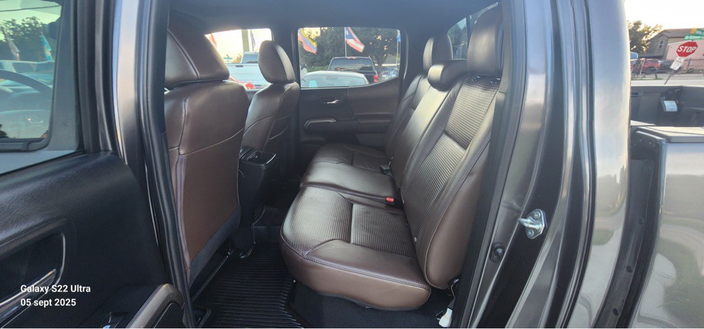 2017 Toyota Tacoma Image 16