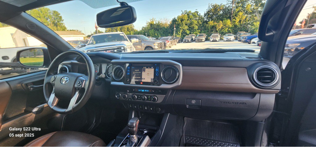 2017 Toyota Tacoma Image 18