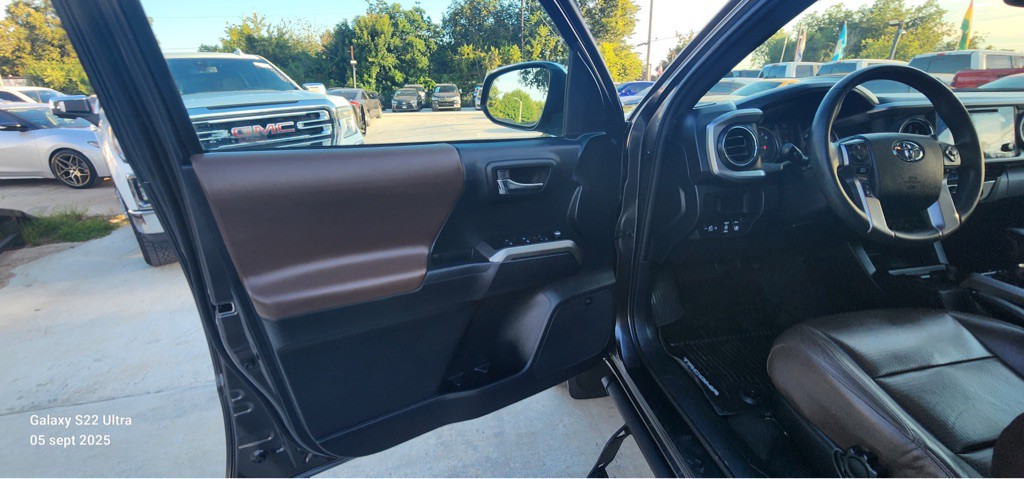 2017 Toyota Tacoma Image 19