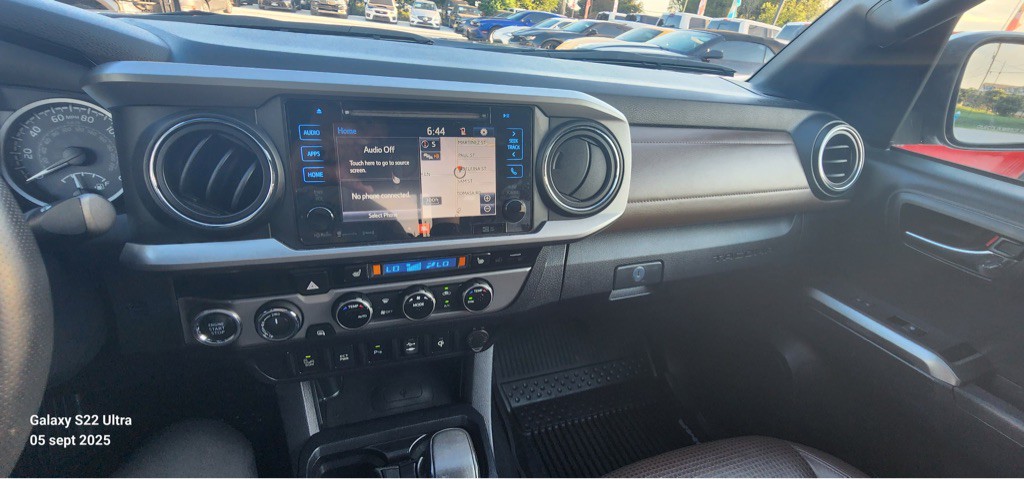 2017 Toyota Tacoma Image 22