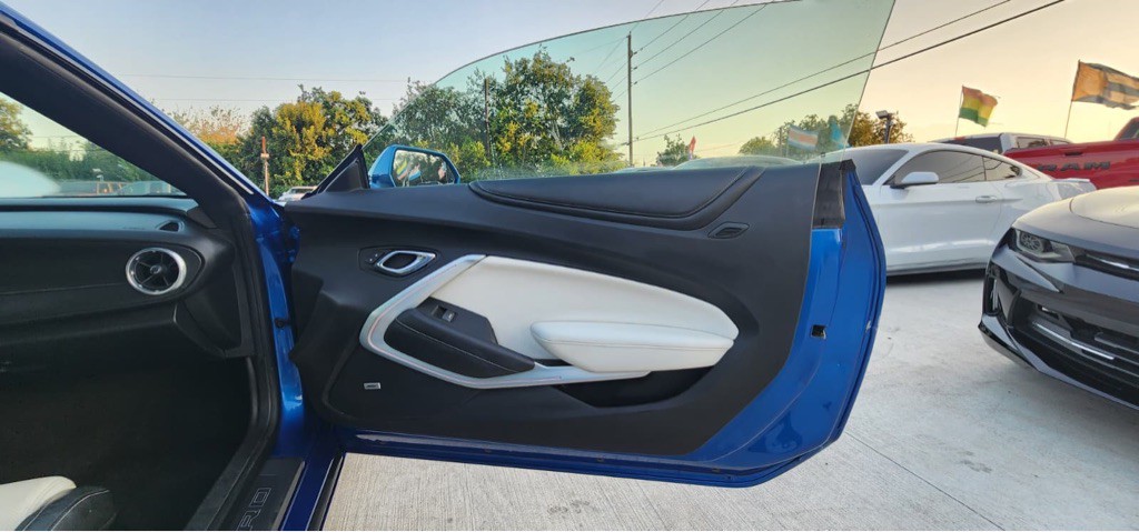 2017 Chevrolet Camaro Image 12