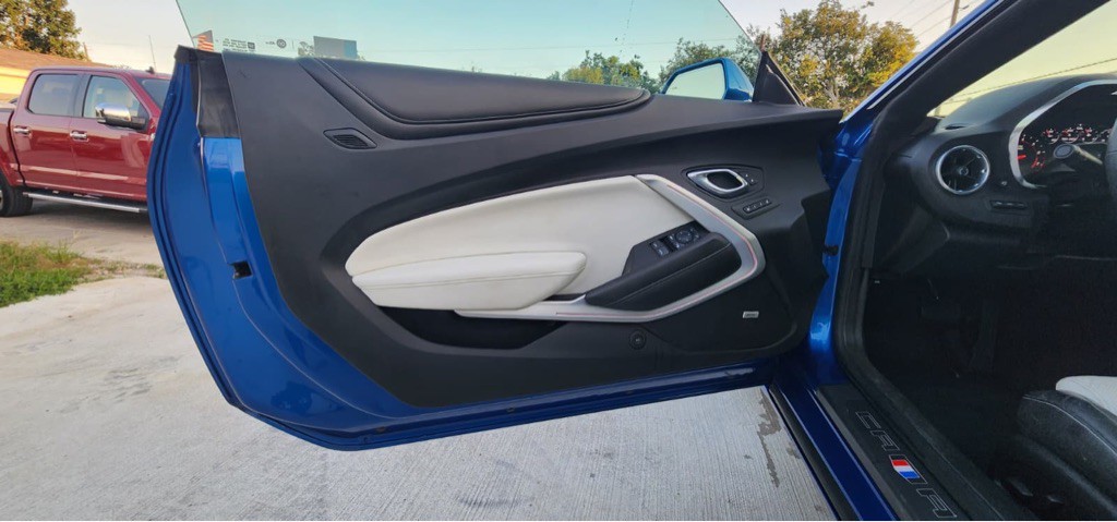 2017 Chevrolet Camaro Image 18