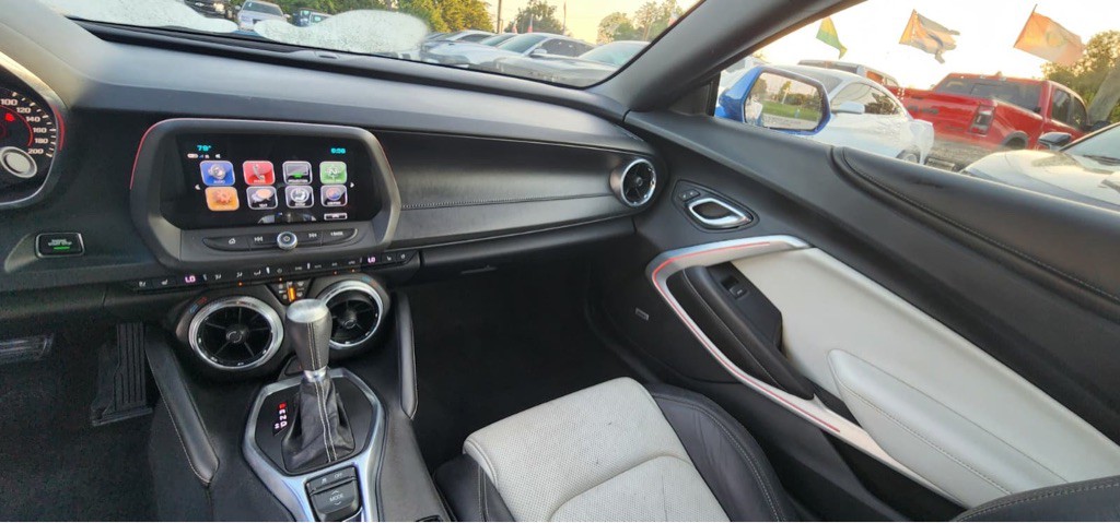 2017 Chevrolet Camaro Image 24