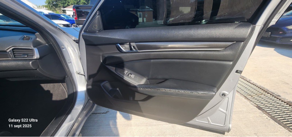 2018 Honda Accord Image 13