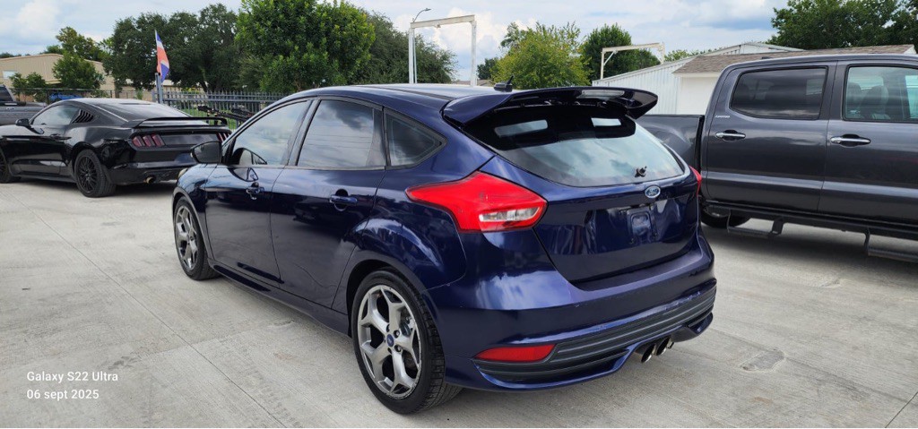 2017 Ford Focus Image 8