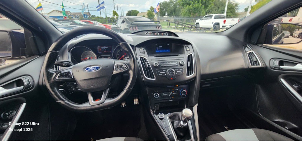 2017 Ford Focus Image 12