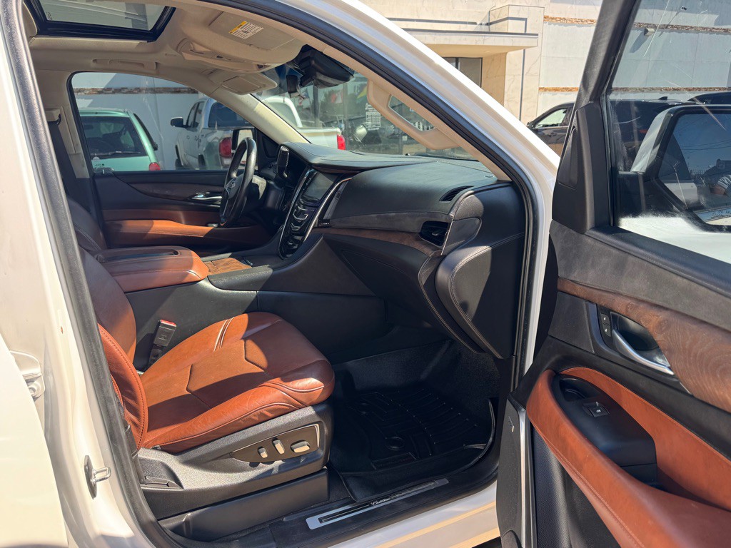 2018 Cadillac Escalade Image 10
