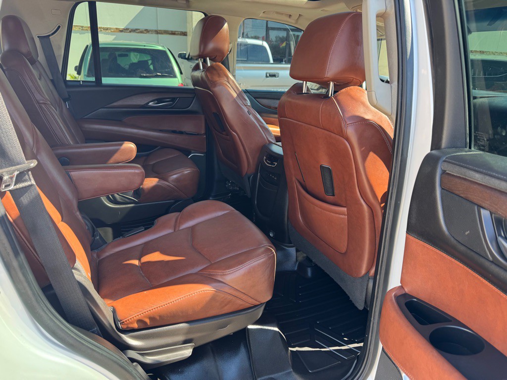 2018 Cadillac Escalade Image 11