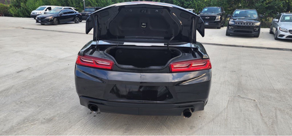 2017 Chevrolet Camaro Image 8