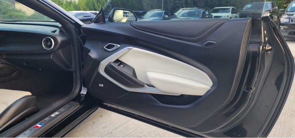 2017 Chevrolet Camaro Image 11