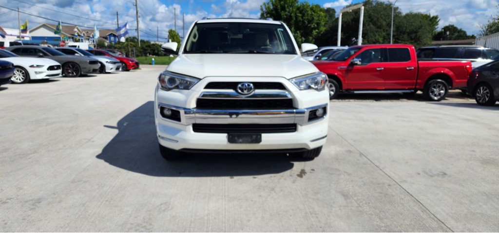 2019 Toyota 4Runner Image 2