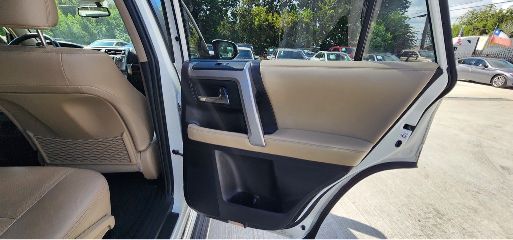 2019 Toyota 4Runner Image 16