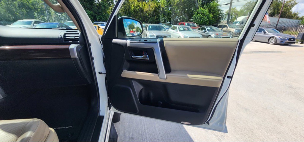 2019 Toyota 4Runner Image 17