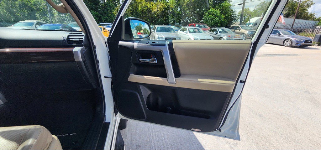 2019 Toyota 4Runner Image 24
