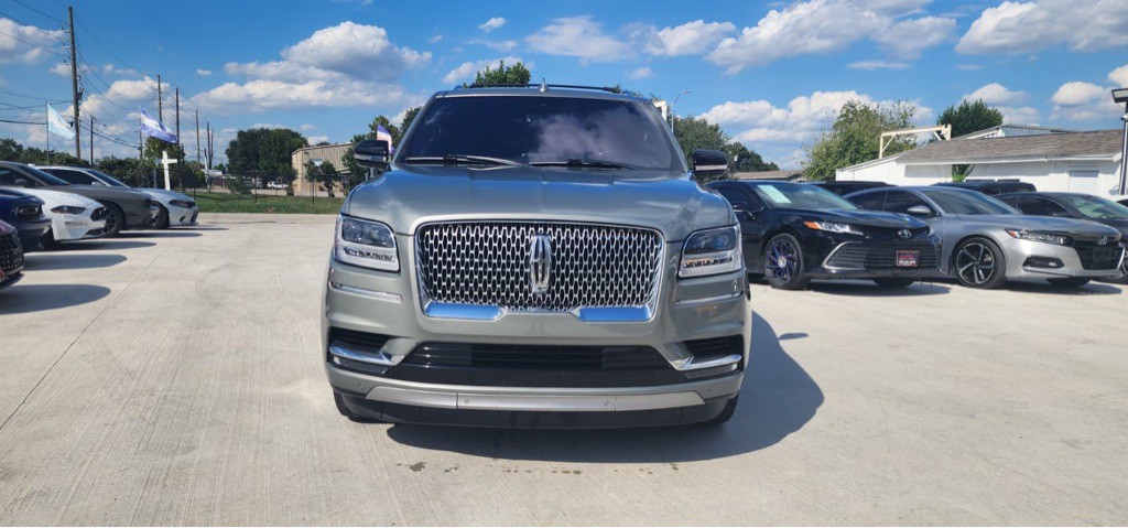 2019 Lincoln Navigator Image 2