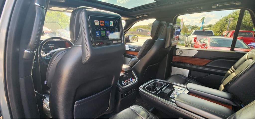 2019 Lincoln Navigator Image 10