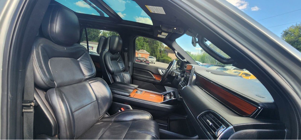 2019 Lincoln Navigator Image 16
