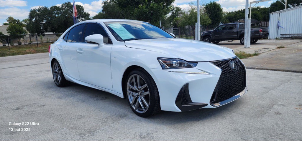 2017 Lexus IS 200t Image 3