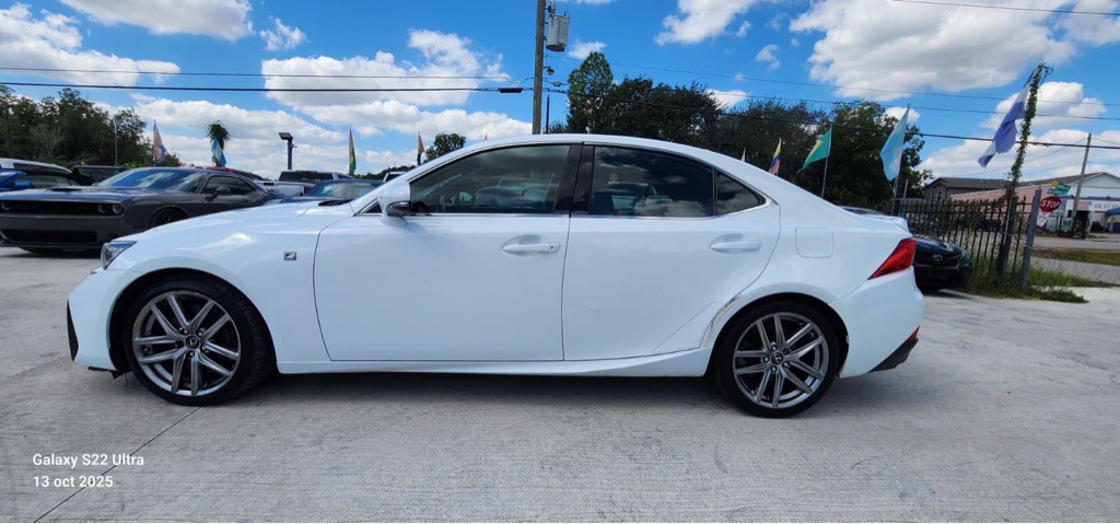 2017 Lexus IS 200t Image 4