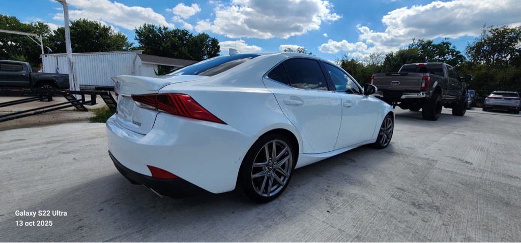 2017 Lexus IS 200t Image 8