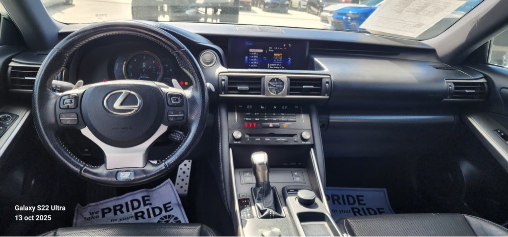 2017 Lexus IS 200t Image 12