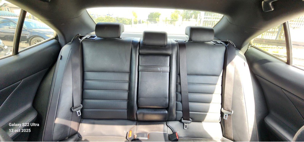 2017 Lexus IS 200t Image 14