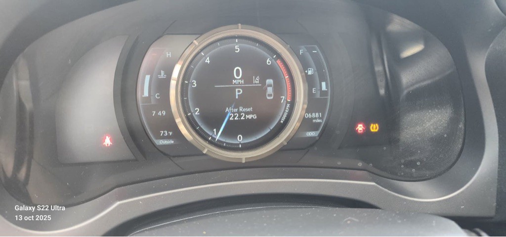 2017 Lexus IS 200t Image 18