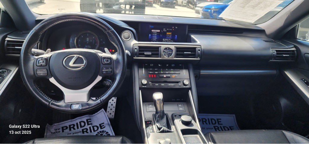 2017 Lexus IS 200t Image 20