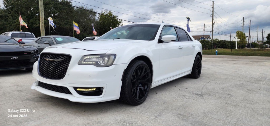 2019 Chrysler 300 Image 1