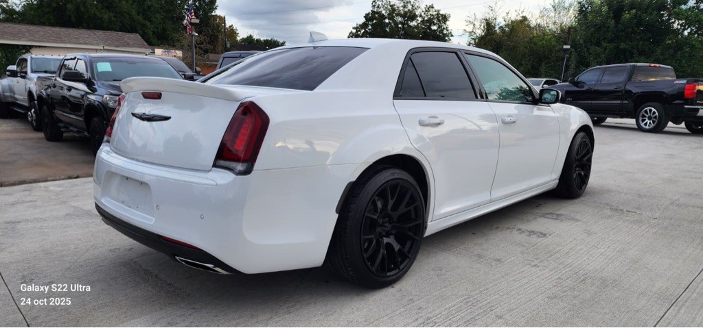 2019 Chrysler 300 Image 6