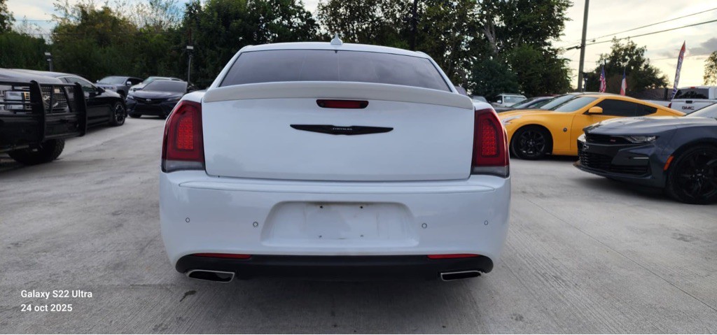2019 Chrysler 300 Image 7