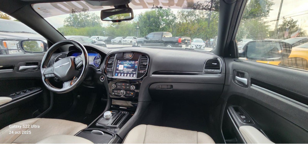 2019 Chrysler 300 Image 13