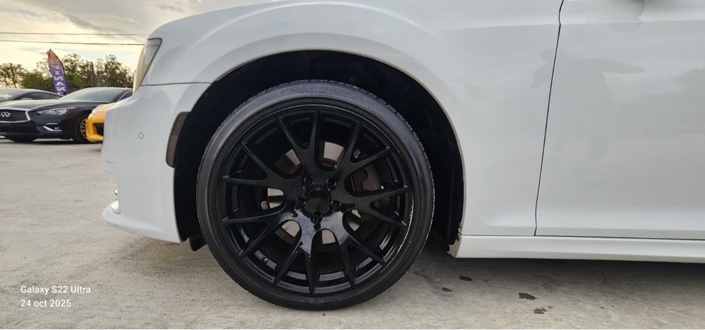 2019 Chrysler 300 Image 15