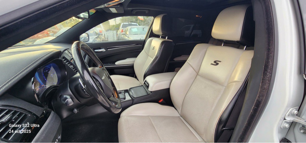 2019 Chrysler 300 Image 21