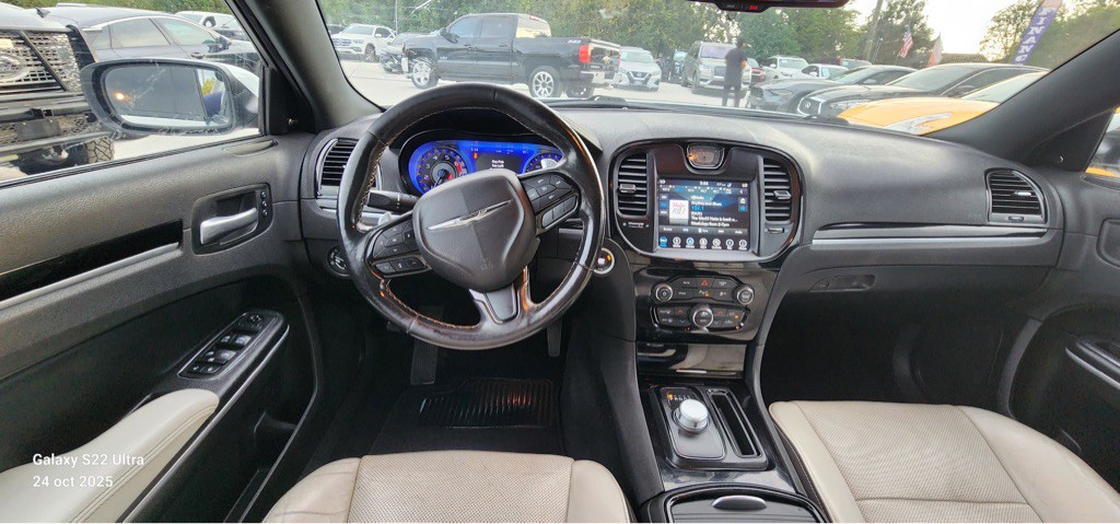 2019 Chrysler 300 Image 24