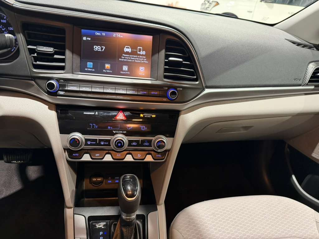 2020 Hyundai Elantra Image 11