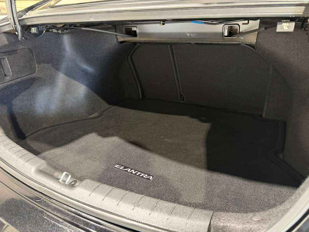 2020 Hyundai Elantra Image 22