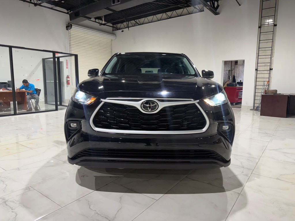 2022 Toyota Highlander Image 2
