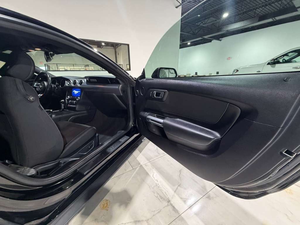 2018 Ford Mustang Image 14