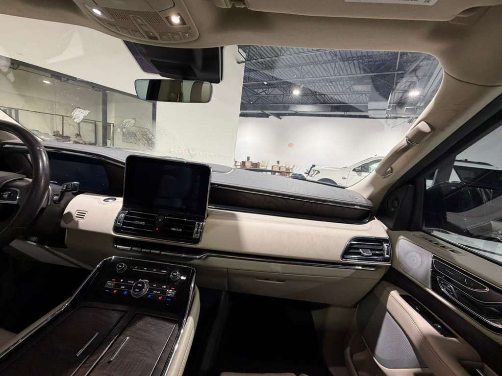 2019 Lincoln Navigator Image 12