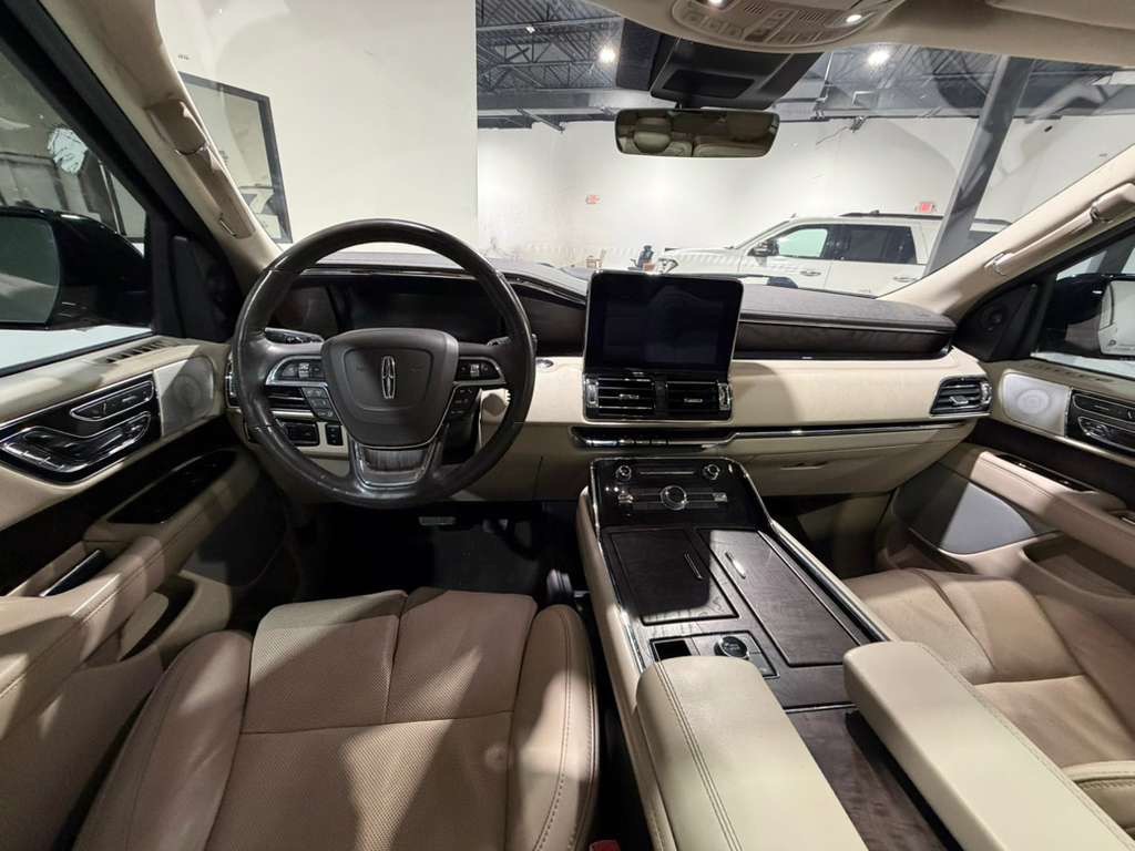 2019 Lincoln Navigator Image 17